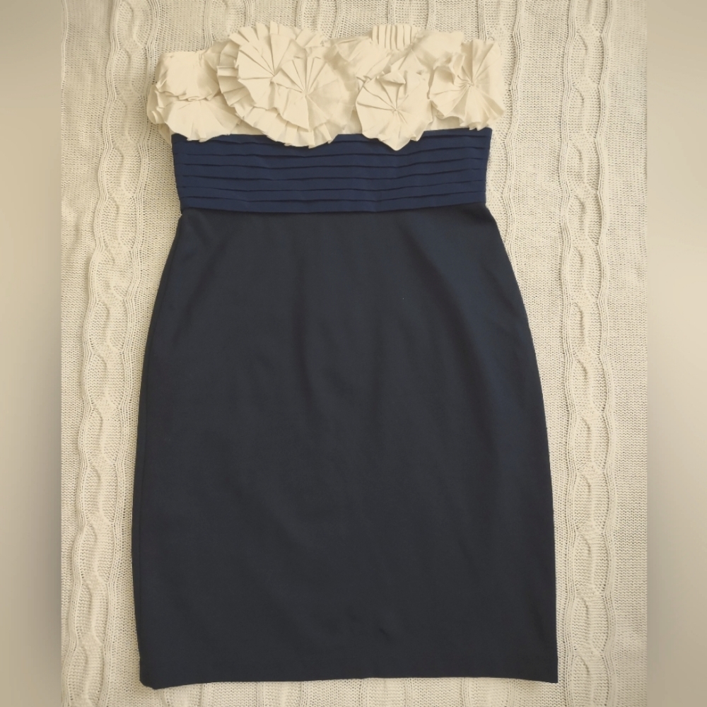 BCBG Maxazria Strapless Navy & Cream Dress with Flower Accent & Cummerbund Sz. 8